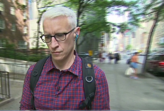 Anderson Cooper tries a Schizophrenia Simulator